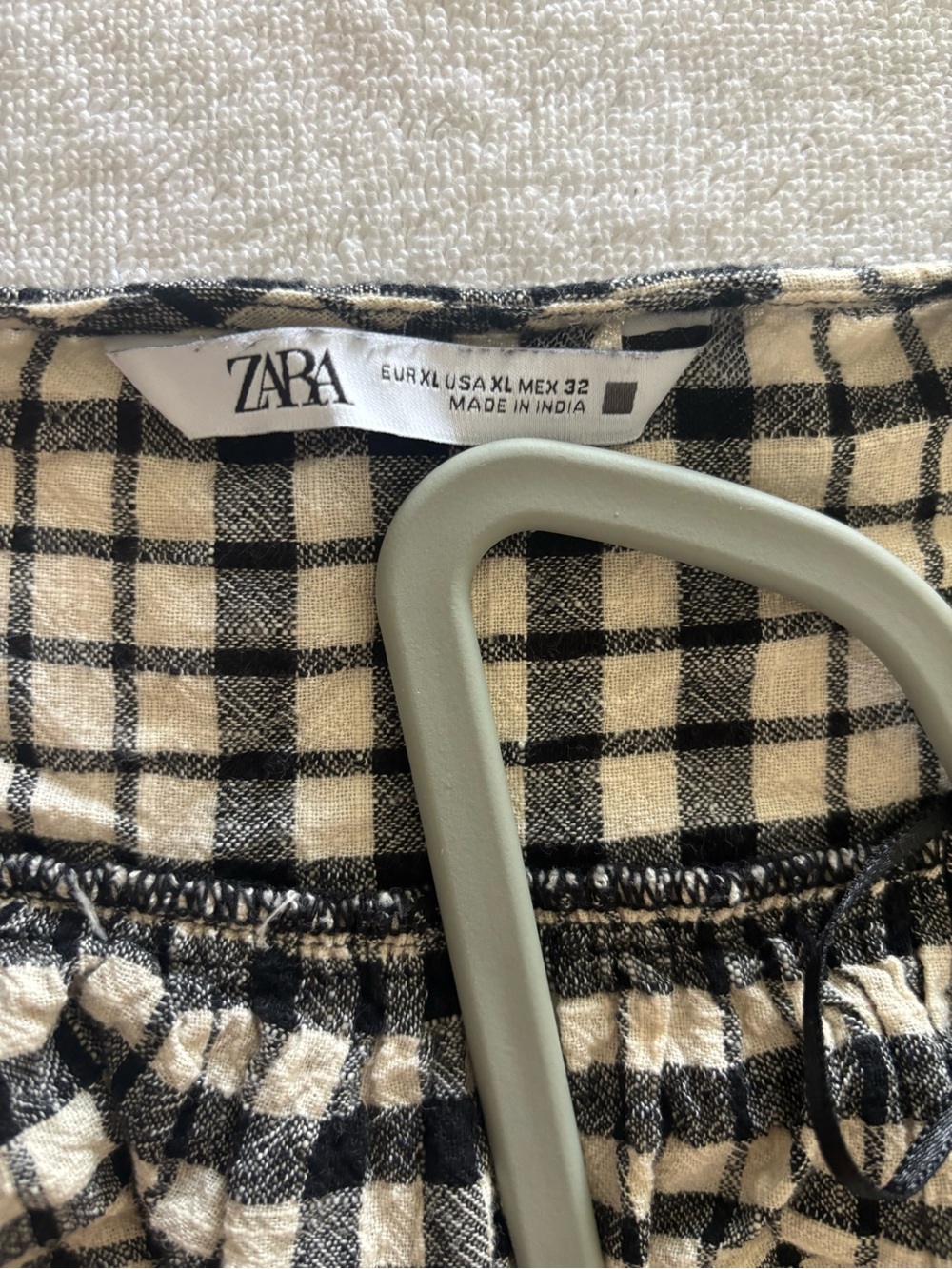 Zara Long Puff Sleeves And Smocked Shoulder Size XL - Picture 4 of 4